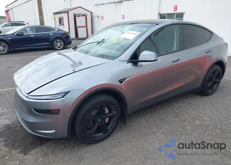2026 Tesla Model Y Long Range Dual Motor All-Wheel Drive/Long Range Launch Series из США, поврежденный, VIN 7SAYGDEE9TF408550